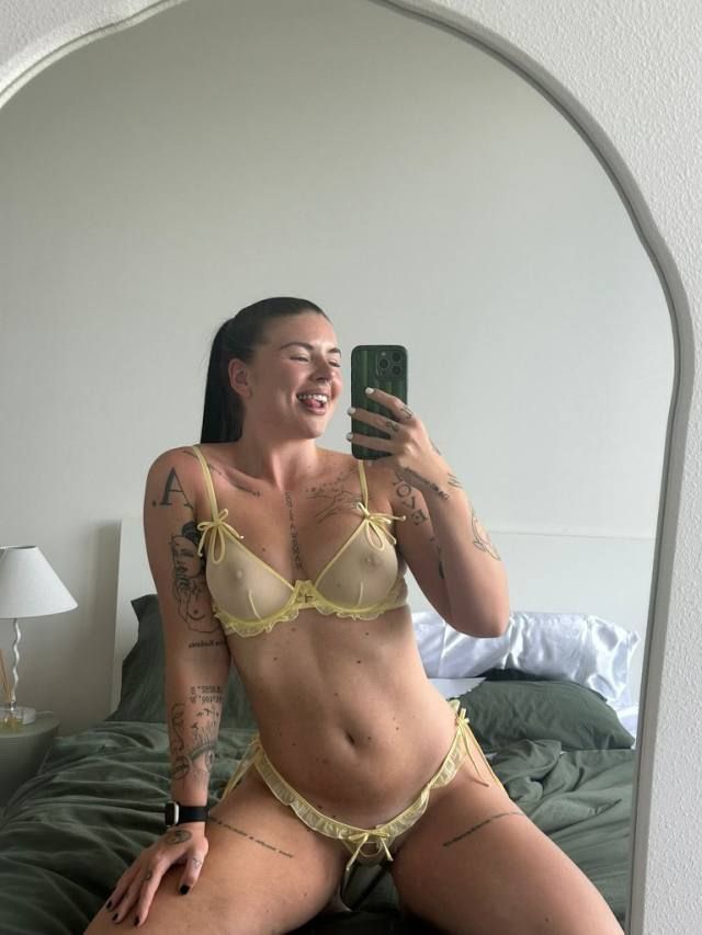 Hello gentleman, I'm Marissa❤💋sexy👅🫰and Very hot , I’m here to have a good time❤ 👅I'm very professional. Text me 6576817670 - Image 2